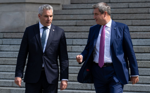 Bayerns Ministerpräsident Markus Söder (r, CSU), und Österreichs Kanzler Karl Nehammer (ÖVP) haben sich über Migrationspolitik unterhalten. - Foto: Sven Hoppe/dpa
