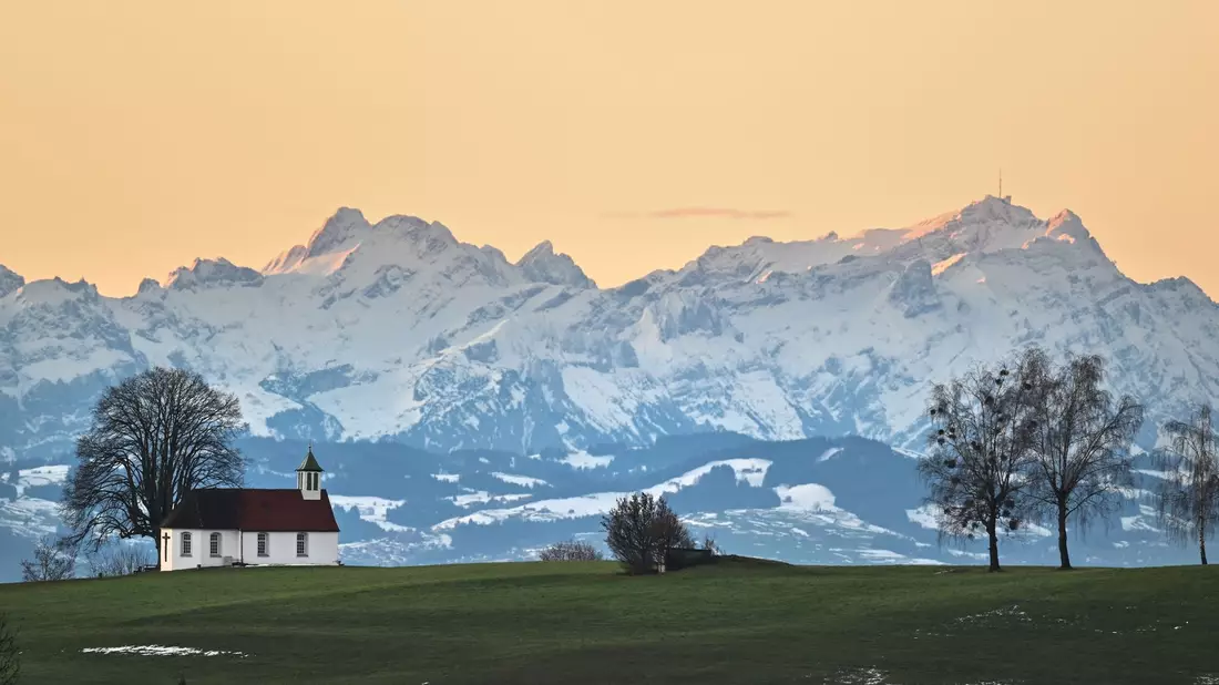 In der Schweiz hat es im Kirchenumfeld viele Fälle von sexuellem Missbrauch gegeben (Symbolbild). - Bild: Felix Kästle/dpa