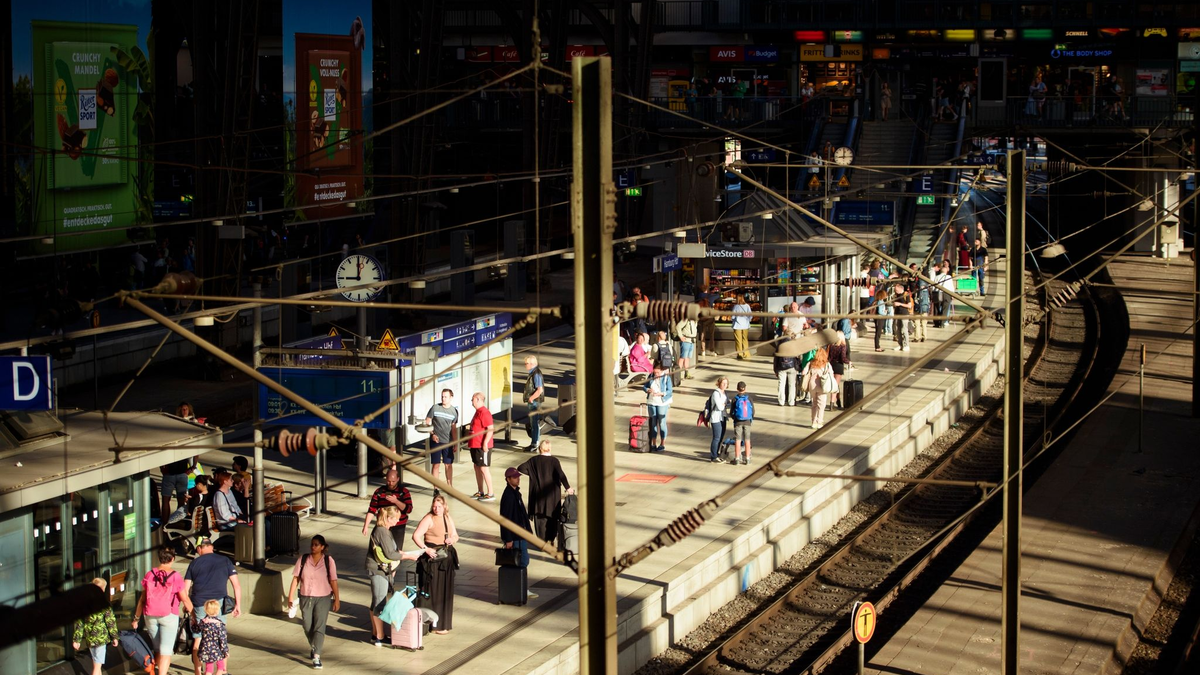 Ein Sabotageakt hatte den Fernverkehr der Deutschen Bahn zwischen Hamburg und Berlin kürzlich schwer beeinträchtigt. - Foto: Gregor Fischer/dpa