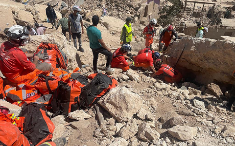 Das britische «International Search and Rescue»-Team sucht nach dem Erdbeben im Hohen Atlasgebirge nach Überlebenden. - Foto: Foreign, Commonwealth & Developm/PA Media/dpa