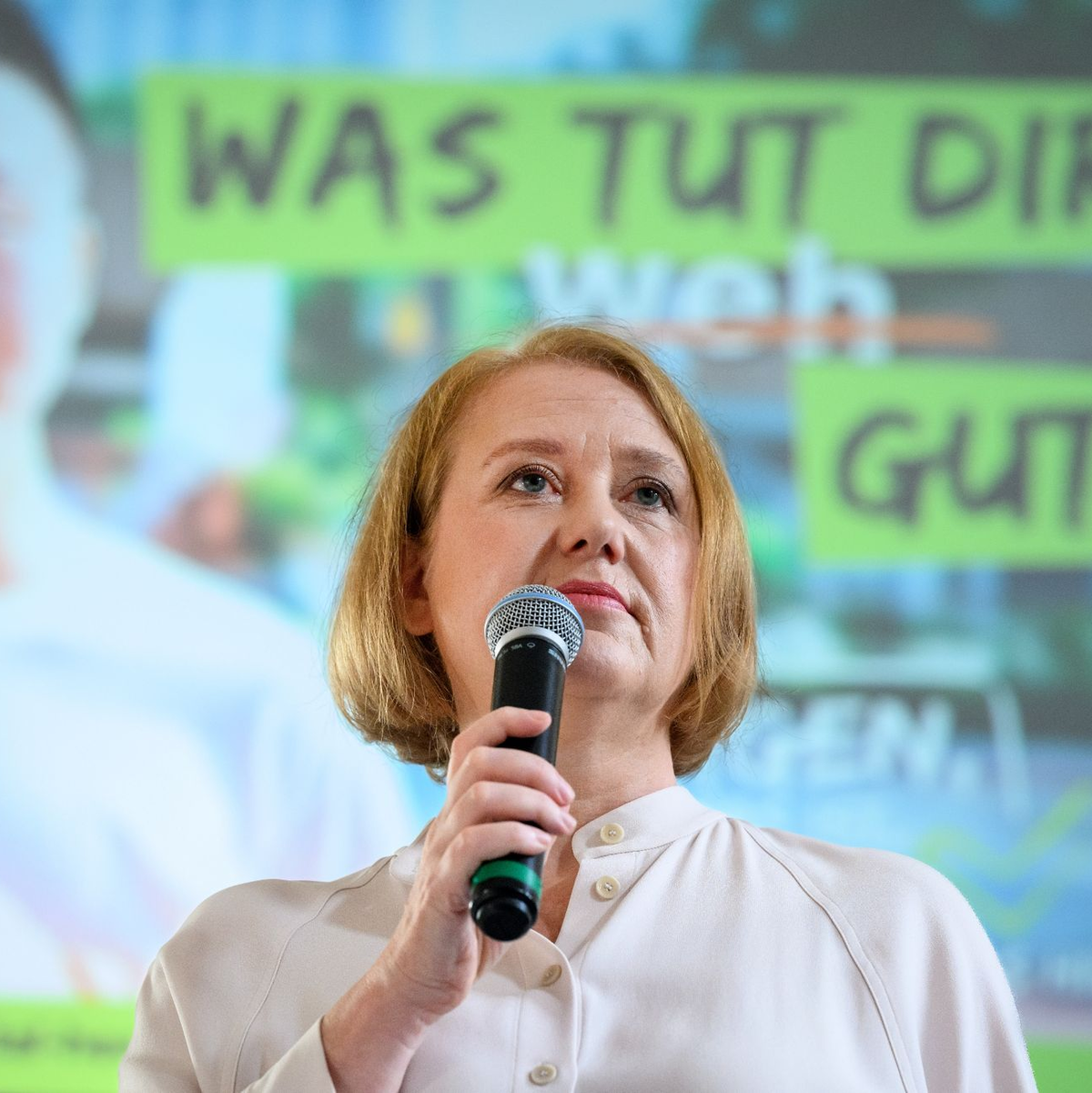 Familienministerin Lisa Paus startet bei einer Kick-off-Veranstaltung an der Schule am Schloss in Berlin-Charlottenburg ein bundesweites Modellprogramm. - Foto: Bernd von Jutrczenka/dpa