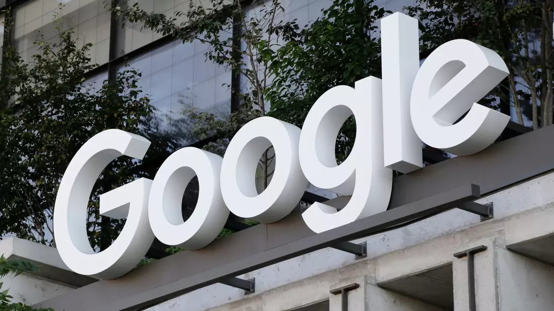 Google muss sich vor Gericht einem Wettbewerbsprozess stellen. - Bild: Peter Morgan/AP