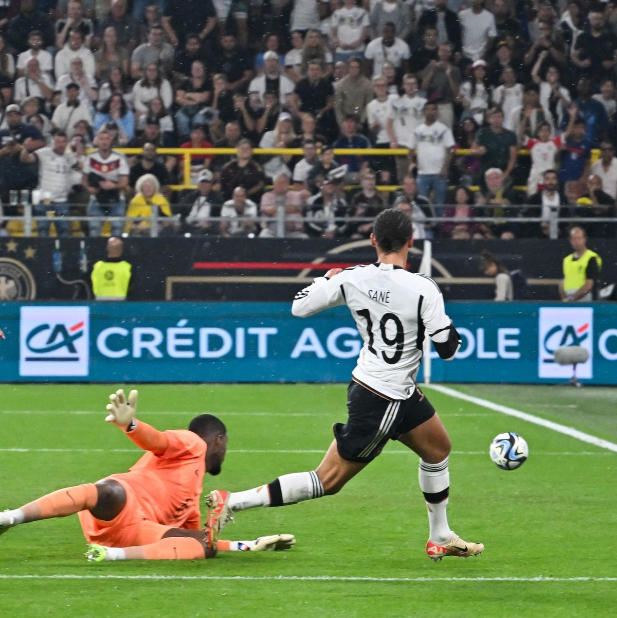 Leroy Sane erzielte den Treffer zum zwischenzeitlichen 2:0 für das DFB-Team. - Foto: Bernd Thissen/dpa