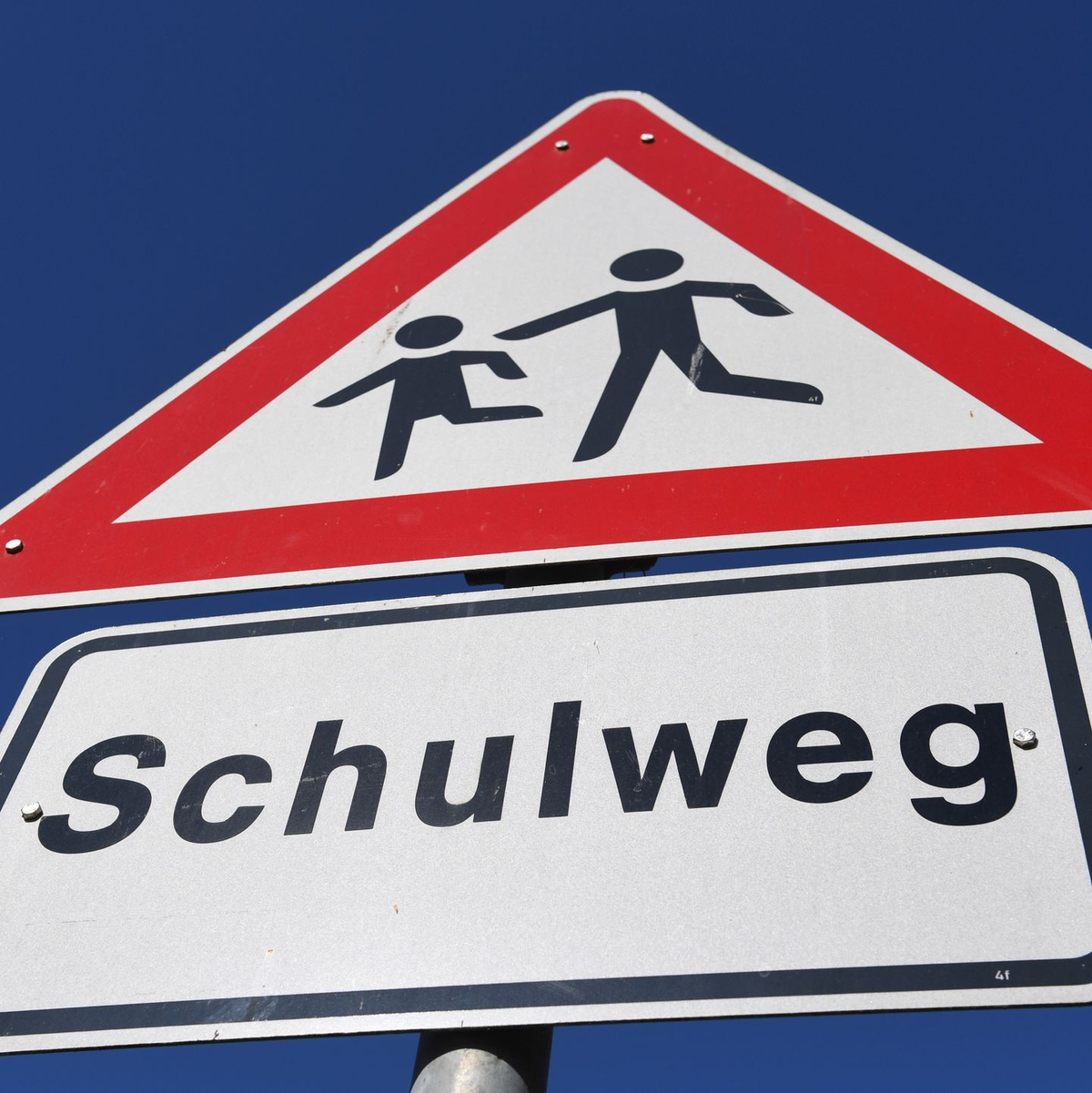 Die Zahl der Unfälle auf dem Schulweg ist gestiegen. (Archiv) - Foto: Stefan Sauer/dpa-Zentralbild/dpa