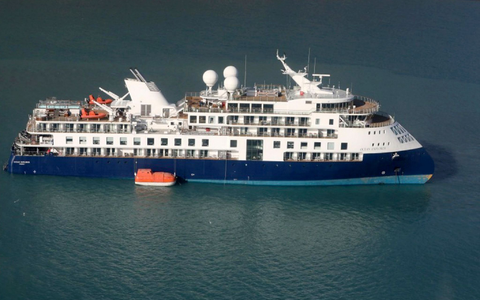 Die «Ocean Explorer» ist vor Grönland auf Grund gelaufen. - Foto: Uncredited/Danish Air Force/Joint Artic Command/AP/dpa