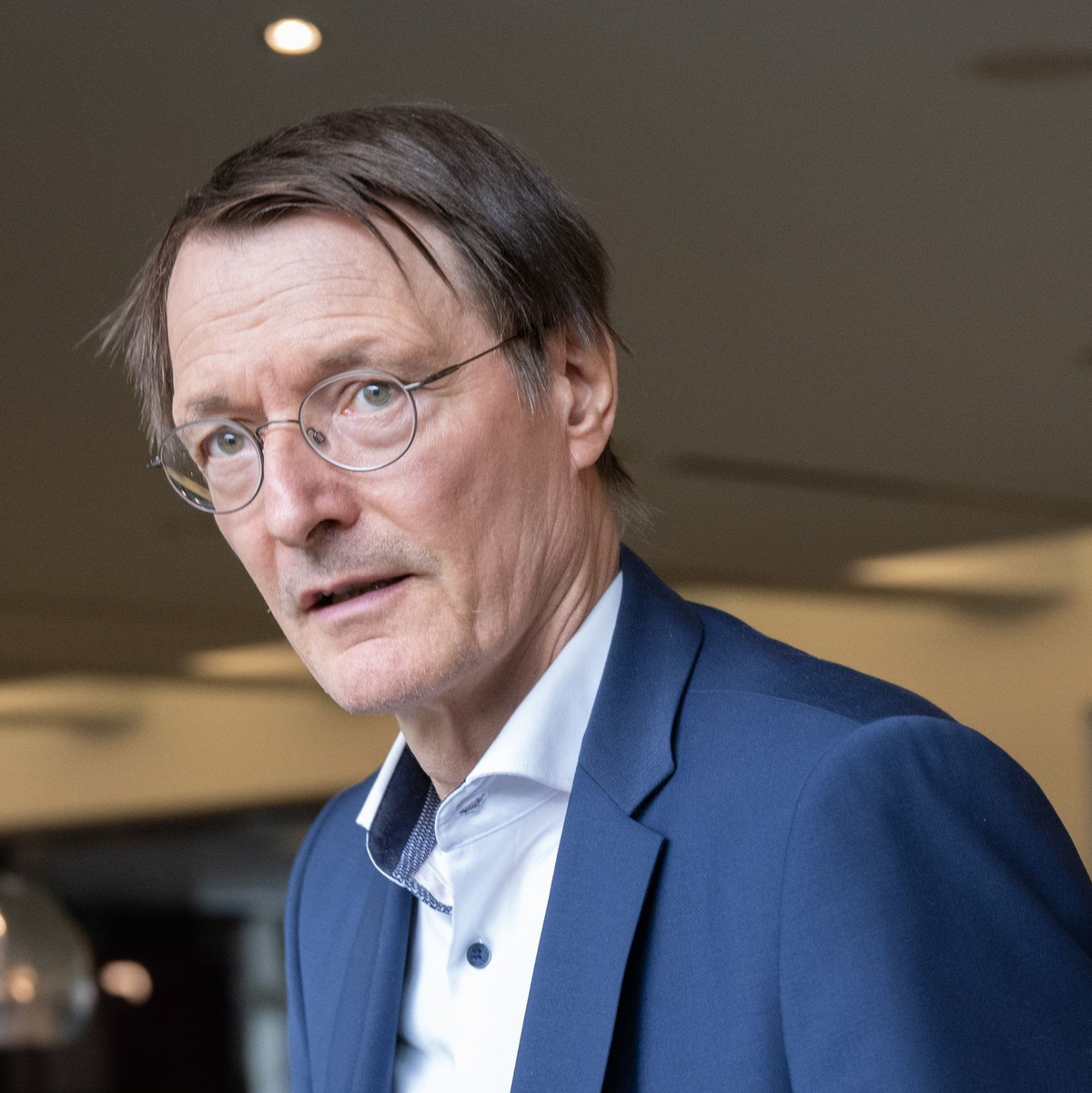 Das Ministerium von Gesundheitsminister Lauterbach verspricht sich von dem geplanten Krankenhaus-Register auch Motivation für die Kliniken zu Qualitätsverbesserungen. - Foto: Boris Roessler/dpa