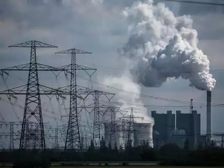Die Konzentration der klimaschädlichen Treibhausgase in der Atmosphäre nimmt weiter zu. - Foto: Jan Woitas/dpa