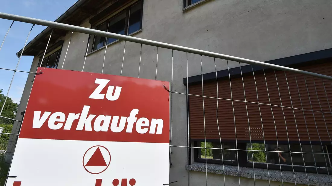 Wegen hoher Preise wir der Kauf einer Wohnung oder eines Hauses immer schwieriger. - Bild: Bernd Settnik/dpa-Zentralbild/dpa