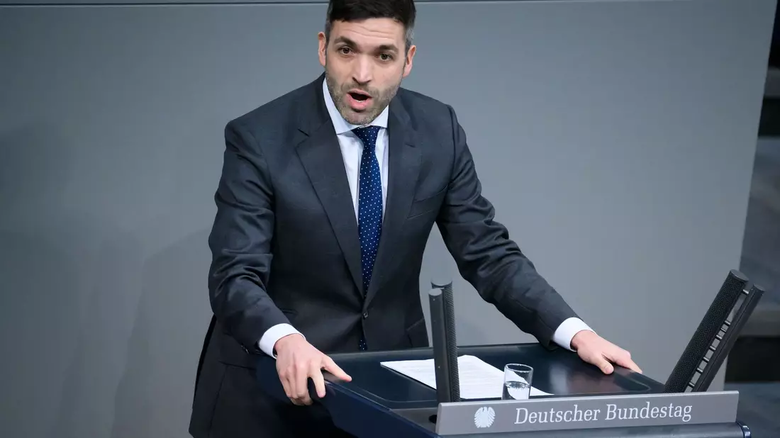 «Ob wir es wollen oder nicht - dieses Thema spielt eine riesige Rolle überall im Land. Wir brauchen diese Entlastung des deutschen Asylsystems», sagt FDP-Innenpolitiker Konstantin Kuhle über die Einstufung von Georgien und Moldau als sichere Herkunftsländer. - Bild: Bernd von Jutrczenka/dpa