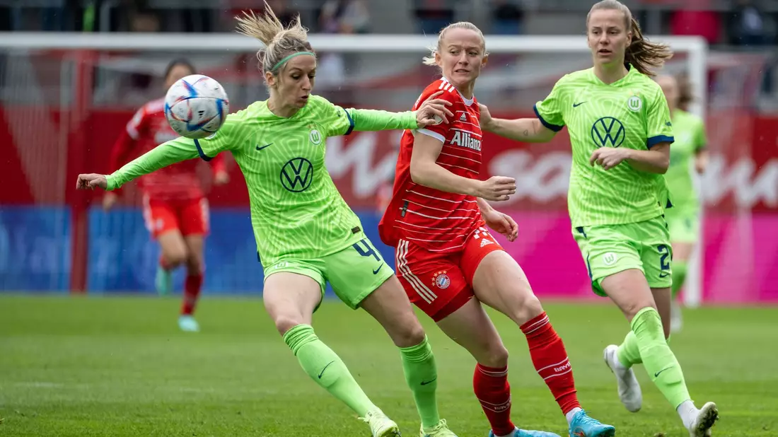 Zwischen München und Wolfsburg wird ein Zweikampf um die deutsche Meisterschaft erwartet. - Bild: Christian Kolbert/Bildagentur Kolbert/dpa