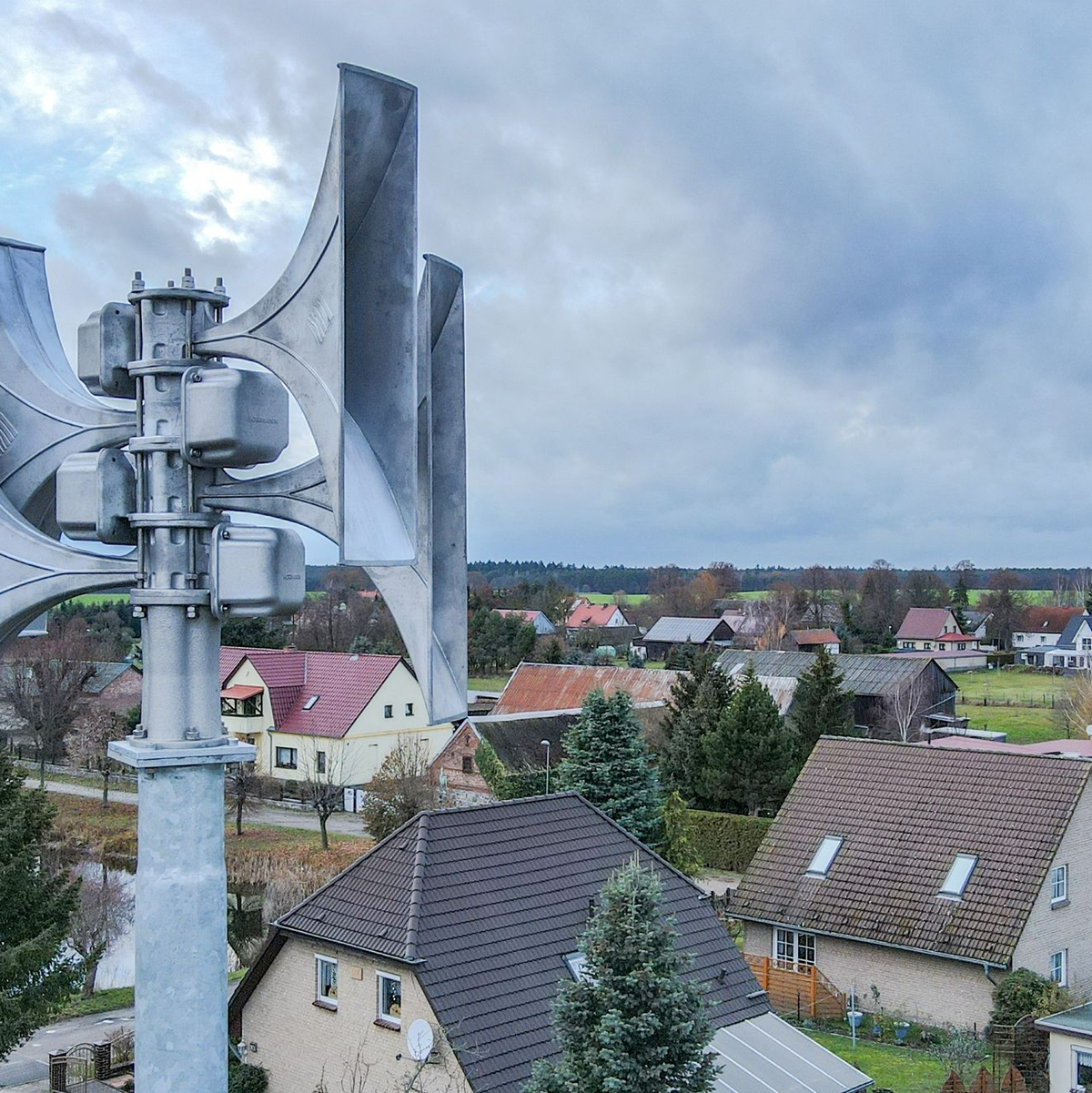 Zu den verschiedenen Kanälen, über die heute die Warnung abgesetzt wird, zählen Warn-Apps wie Nina oder Katwarn, Mitteilungen in Radio und Fernsehen, Sirenen, Informationstafeln in Städten sowie Warnungen auf den Bahnsteigen und in den Zügen der Deutschen Bahn. - Foto: Patrick Pleul/dpa