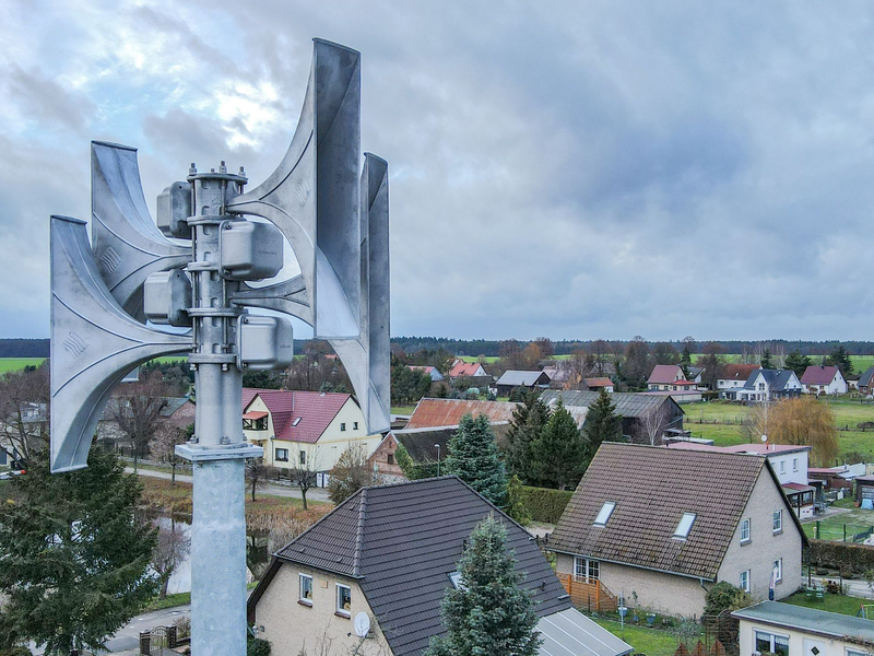 Zu den verschiedenen Kanälen, über die heute die Warnung abgesetzt wird, zählen Warn-Apps wie Nina oder Katwarn, Mitteilungen in Radio und Fernsehen, Sirenen, Informationstafeln in Städten sowie Warnungen auf den Bahnsteigen und in den Zügen der Deutschen Bahn. - Foto: Patrick Pleul/dpa