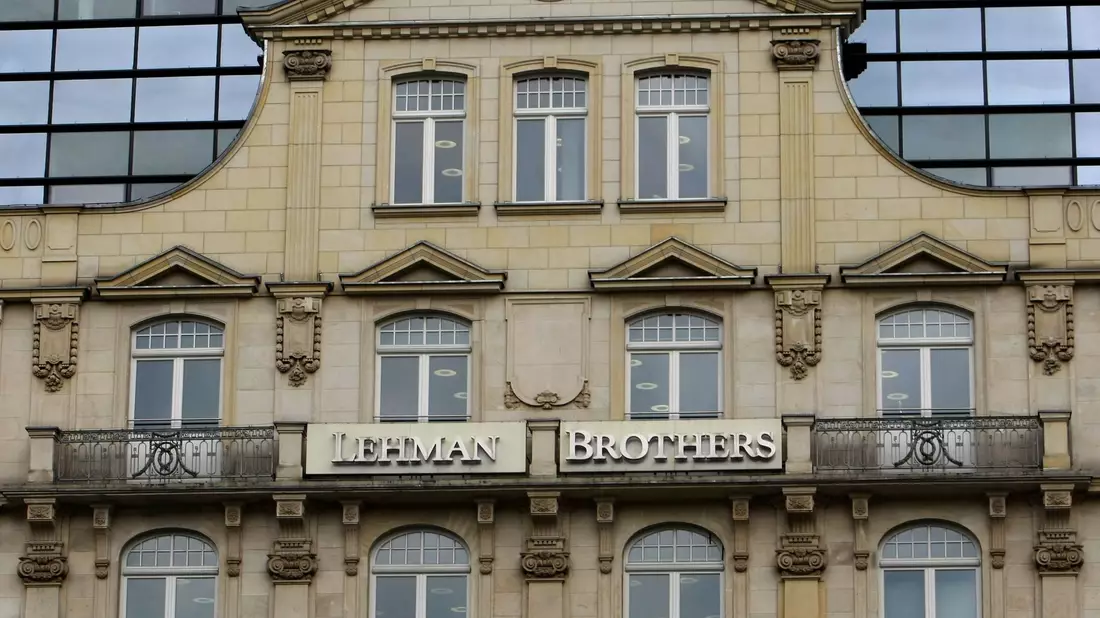 Vor 15 Jahren meldete die US-Investmentbank Lehman Brothers Konkurs an. - Bild: Frank Rumpenhorst/dpa