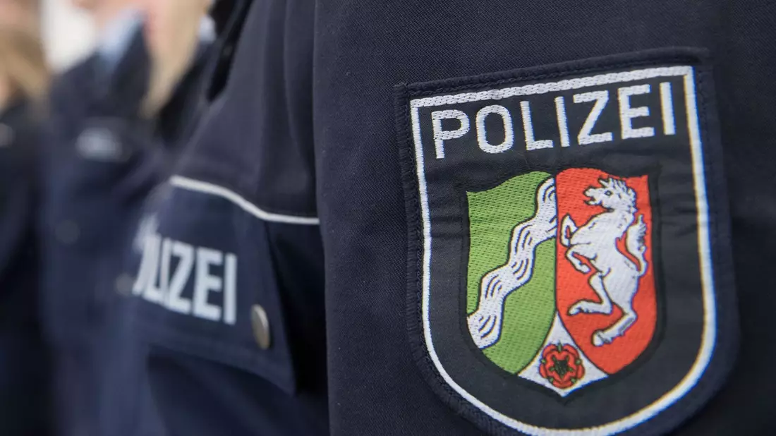 Laut Polizeipräsidium Recklinghausen waren in den Chats auch diskriminierende und menschenverachtende Inhalte verbreitet worden. - Bild: picture alliance / Bernd Thissen/dpa