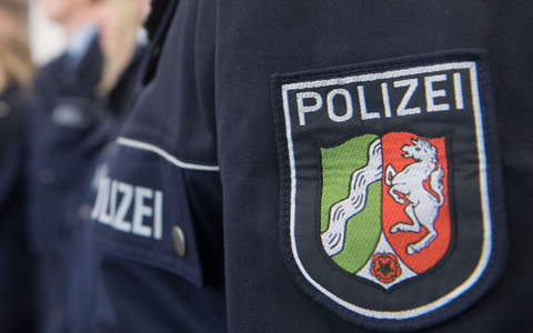 Laut Polizeipräsidium Recklinghausen waren in den Chats auch diskriminierende und menschenverachtende Inhalte verbreitet worden. - Foto: picture alliance / Bernd Thissen/dpa