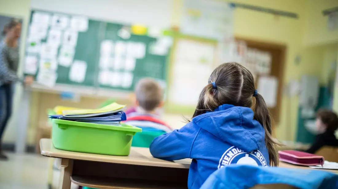 «Deutschland muss in den Bildungsbereich investieren, vor allem in die unterfinanzierten Grundschulen», fordert Georg Graf Waldersee, Vorsitzender von Unicef Deutschland. - Bild: Marcel Kusch/dpa