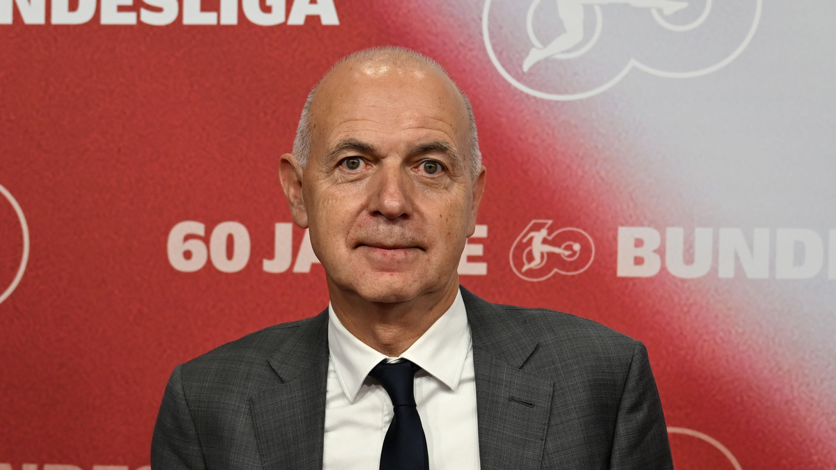 Bernd Neuendorf entscheidet mit Rudi Völler und Hans-Joachim Watzke über den Nachfolger von Hansi Flick. - Foto: Soeren Stache/dpa