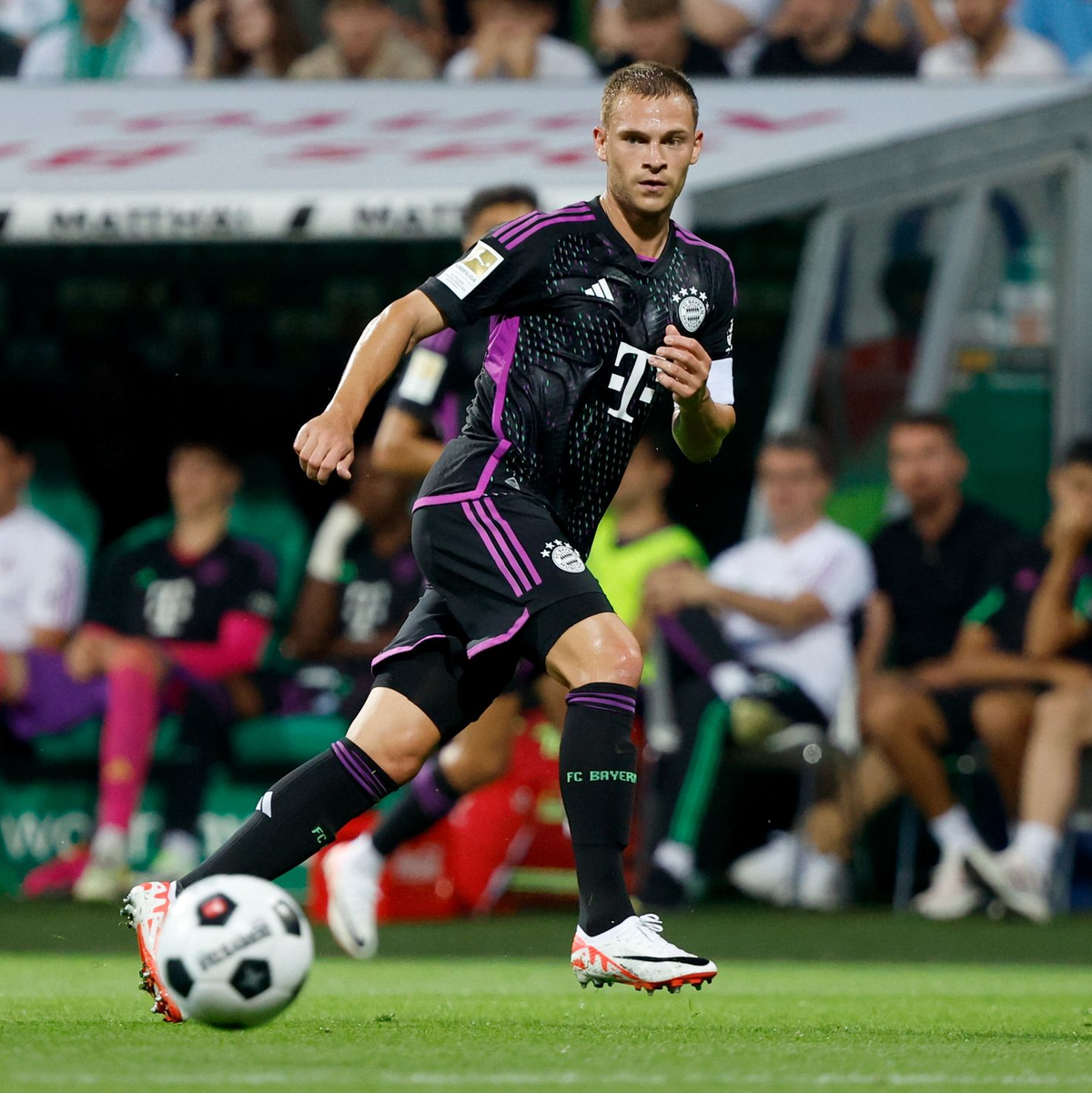 Ob Bayerns Joshua Kimmich im Topspiel gegen Leverkusen dabei sein kann, ist noch fraglich. - Foto: Axel Heimken/dpa