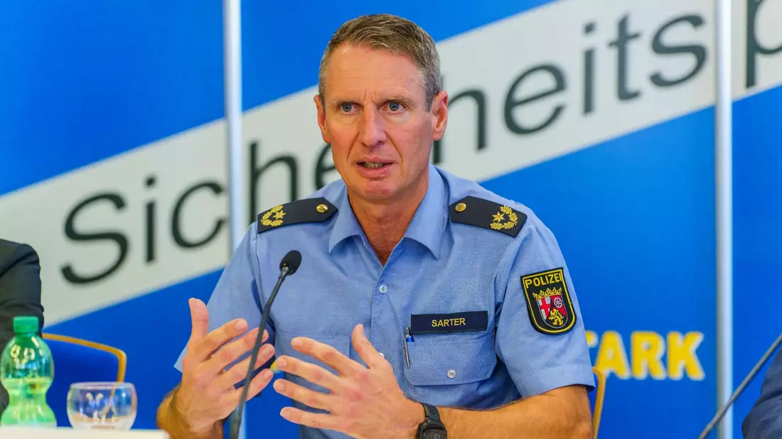 Andreas Sarter, Polizeivizepräsident am Polizeipräsidium Rheinpfalz, auf der Pressekonferenz: «Uns war bekannt, mit welchem Menschen wir zu tun haben.» - Bild: Andreas Arnold/dpa