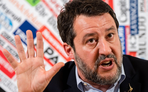 «Es ist keine spontane Episode, sie ist offensichtlich organisiert, finanziert und vorbereitet»: Italiens Vize-Regierungschef Matteo Salvini. - Foto: Domenico Stinellis/AP