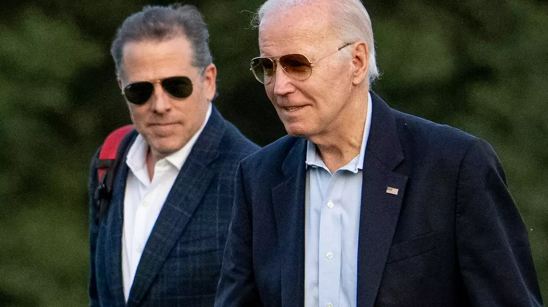 US-Präsident Joe Biden mit seinem Sohn Hunter in Washington. - Bild: Andrew Harnik/AP/dpa