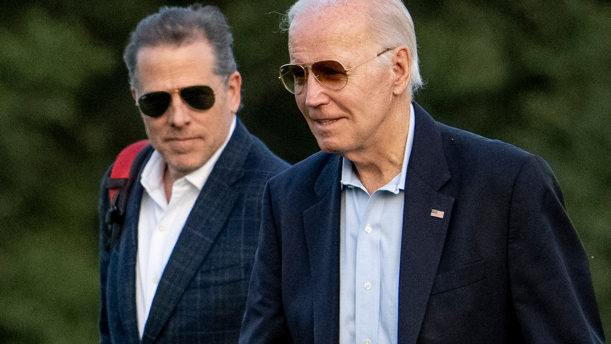 US-Präsident Joe Biden mit seinem Sohn Hunter in Washington. - Foto: Andrew Harnik/AP/dpa