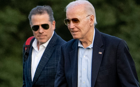 US-Präsident Joe Biden mit seinem Sohn Hunter in Washington. - Foto: Andrew Harnik/AP/dpa