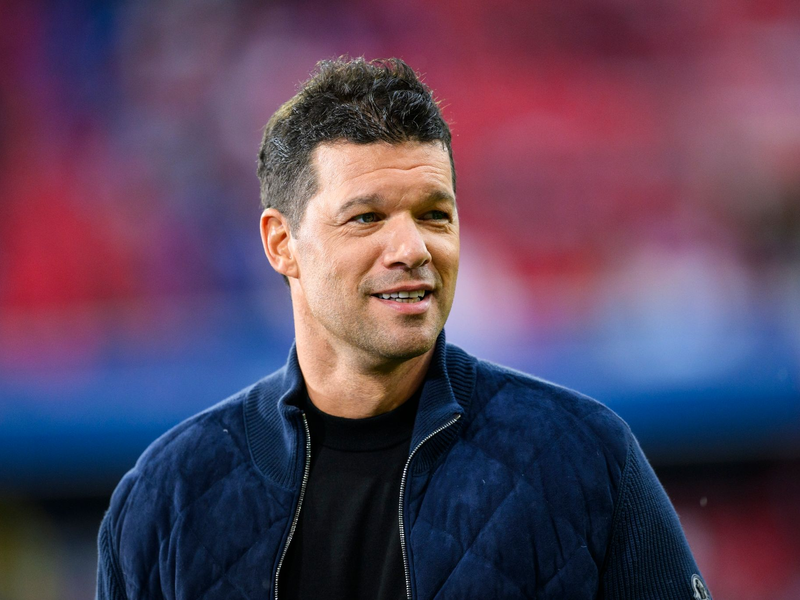 Der FC Bayern müsse eingreifende Veränderungen am Kader vornehmen, findet Michael Ballack. - Foto: Tom Weller/dpa