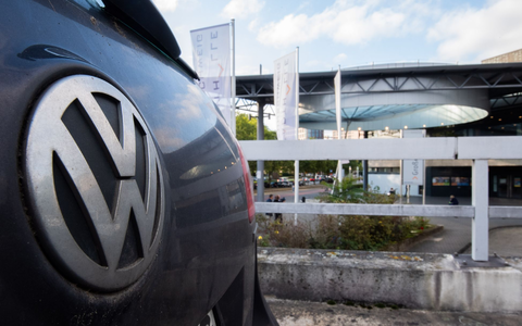 Die Abgas-Affäre stürzte Volkswagen in eine tiefe Krise. (Archivbild)  - Foto: Julian Stratenschulte/dpa