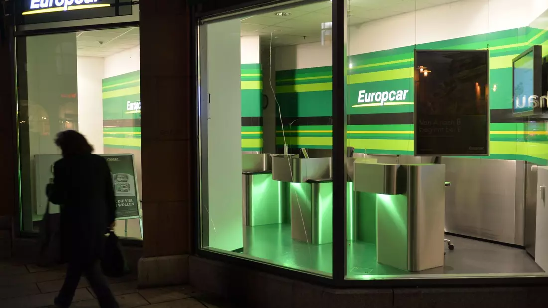 Der Wolfsburger Autokonzern Volkswagen fusioniert seine beiden Mietwagenanbieter Europcar und Euromobil. - Bild: Marc Tirl/dpa-Zentralbild/dpa