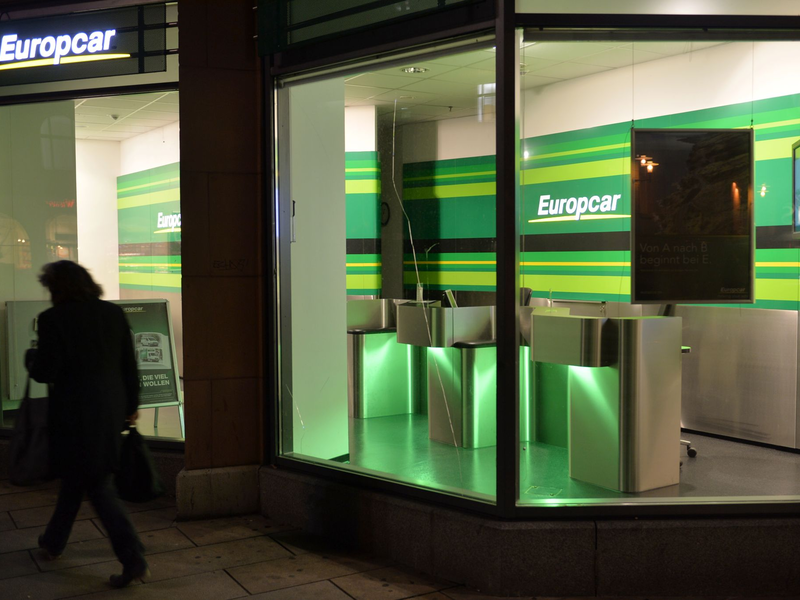 Der Wolfsburger Autokonzern Volkswagen fusioniert seine beiden Mietwagenanbieter Europcar und Euromobil. - Foto: Marc Tirl/dpa-Zentralbild/dpa