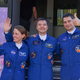Astronautin Loral O'Hara und ihre Kosmonauten-Kollegen Oleg Kononenko und Nikolai Chub vor dem Start des Raumschiffs. - Foto: Ivan Timoshenko/Roscosmos space corporation/AP/dpa