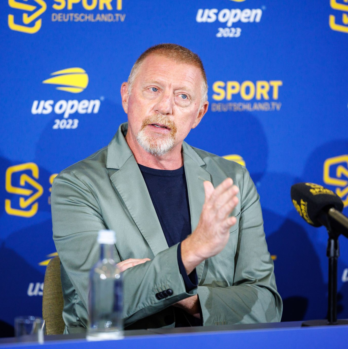 Für die Tsitsipas' Titelambitionen sei die Dreifach-Belastung kontraproduktiv, findet Becker. - Foto: Matthias Balk/dpa