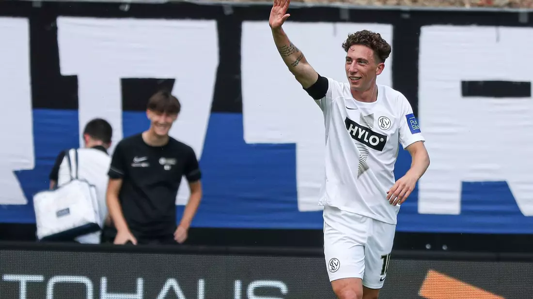 Der SV Elversberg setzte sich gegen den Aufstiegskandidaten Hamburger SV durch. - Bild: -/DEFODI Images/dpa
