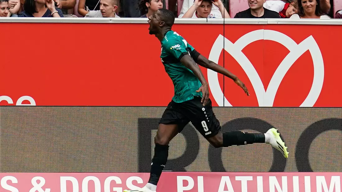 Traf gegen den FSV Mainz 05 dreifach: Stuttgarts Serhou Guirassy. - Bild: Uwe Anspach/dpa
