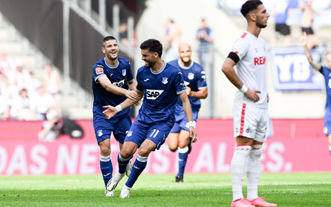 Hoffenheims Florian Grillitsch (r) und Andrej Kramaric bejubeln das Tor zur 2:0-Führung. - Foto: Federico Gambarini/dpa