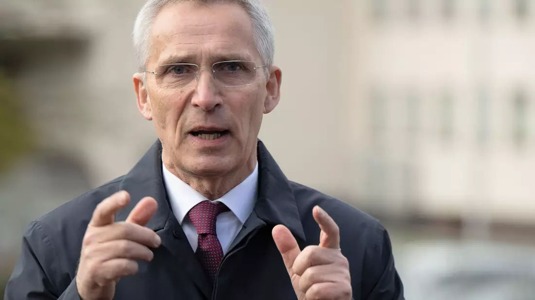 Jens Stoltenberg rechnet nicht mit einem schnellen Ende der Kämpfe in der Ukraine. - Bild: Sebastian Gollnow/dpa