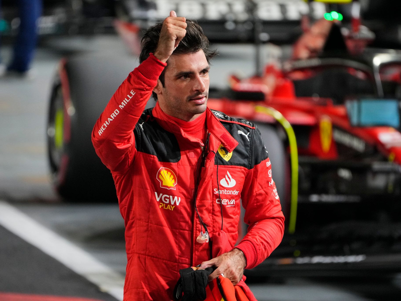 Der Spanier Carlos Sainz hat sich für das Rennen viel vorgenommen. - Foto: Vincent Thian/AP/dpa