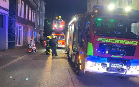 BPOL NRW: Zwei Männer mit mehreren Haftbefehlen im Gepäck gestoppt - Bundespolizei nimmt fest - Foto: presseportal.de