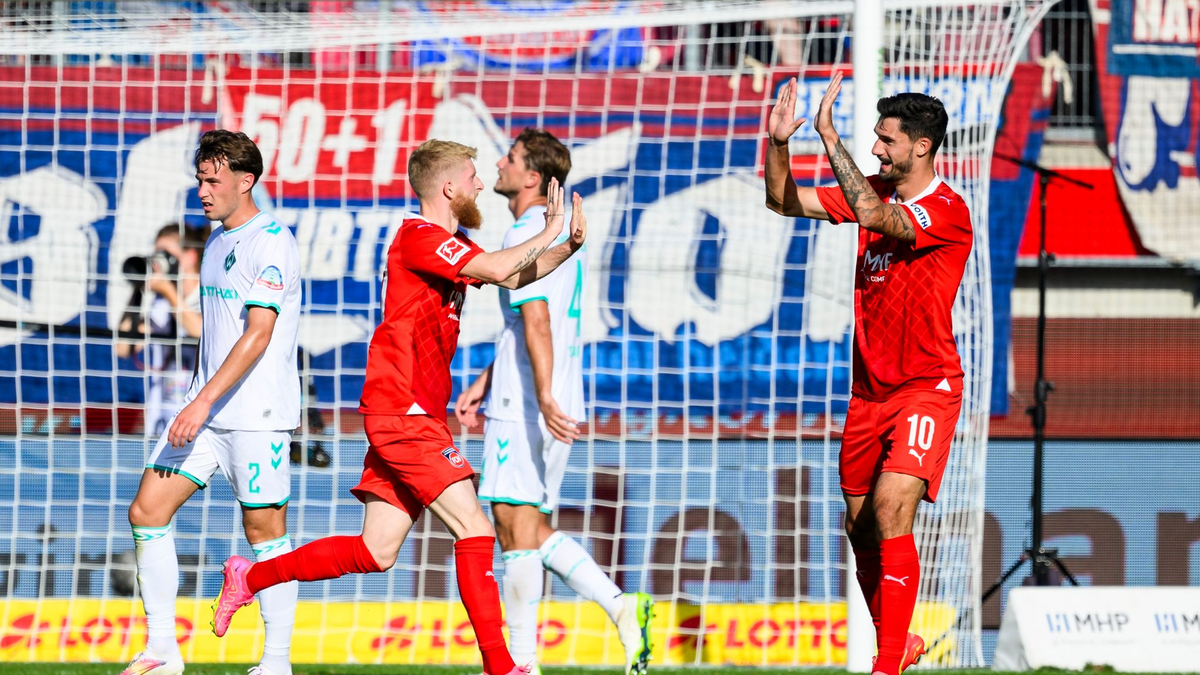Heidenheim feiert vor heimischer Kulisse den ersten Saisonsieg gegen Werder Bremen. - Foto: Tom Weller/dpa