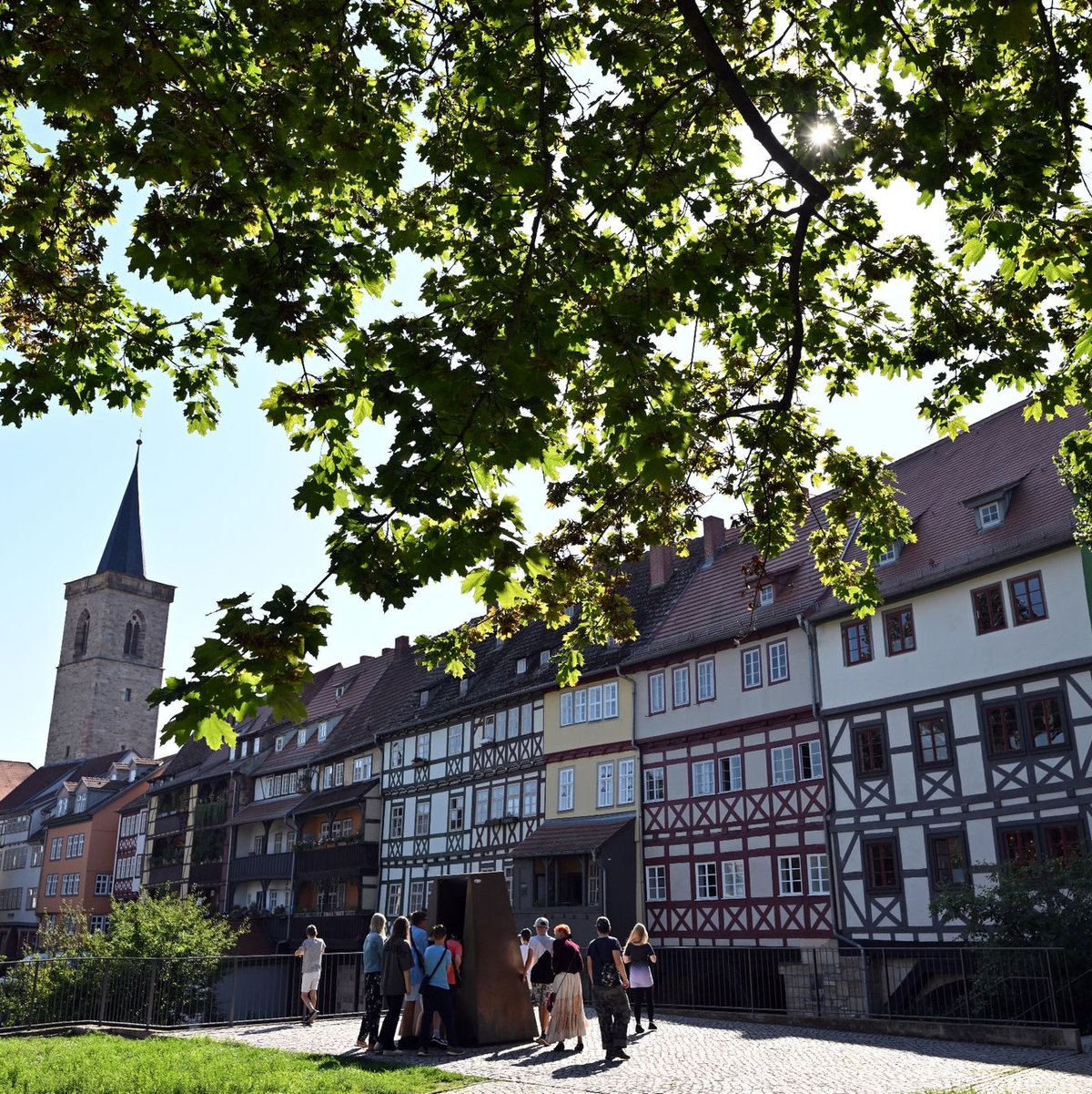 «Mittelalterliche Mikwe» steht auf der Informationstafel am Eingang zum 2007 entdeckten mittelalterlichen Ritualbad (Mikwe). - Foto: Martin Schutt/dpa