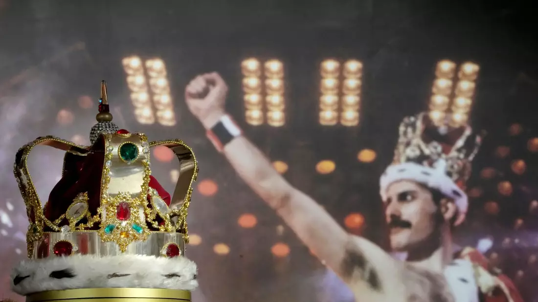Freddie Mercurys Krone, die er während der «Magic»-Tour trug. - Bild: Kirsty Wigglesworth/AP/dpa