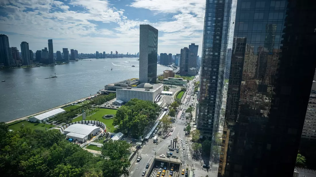 Blick auf das Gebäude der Vereinten Nationen in New York. Für die Generaldebatte der UN-Vollversammlung haben sich über 140 Staats- und Regierungschefs angekündigt. - Bild: Michael Kappeler/dpa