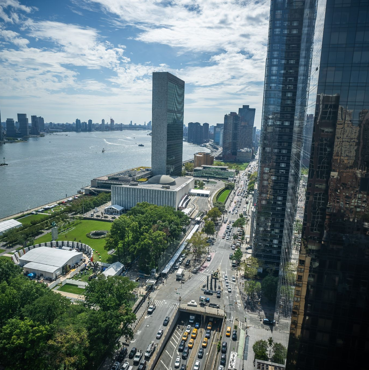Blick auf das Gebäude der Vereinten Nationen in New York. Für die Generaldebatte der UN-Vollversammlung haben sich über 140 Staats- und Regierungschefs angekündigt. - Foto: Michael Kappeler/dpa
