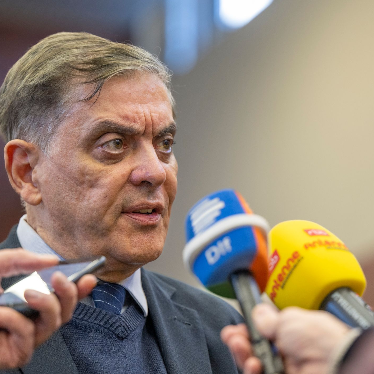 Romani Rose ist Vorsitzender des Zentralrats Deutscher Sinti und Roma. (Archiv) - Foto: Monika Skolimowska/dpa-Zentralbild/dpa