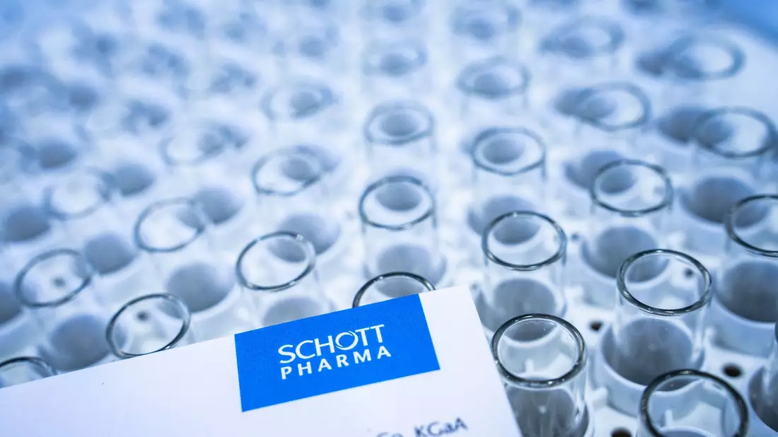 Ein Kästchen voller Karpulen, wie sie hauptsächlich für die Abfüllung und Verabreichung von Insulin verwendet werden. - Bild: Frank Rumpenhorst/dpa