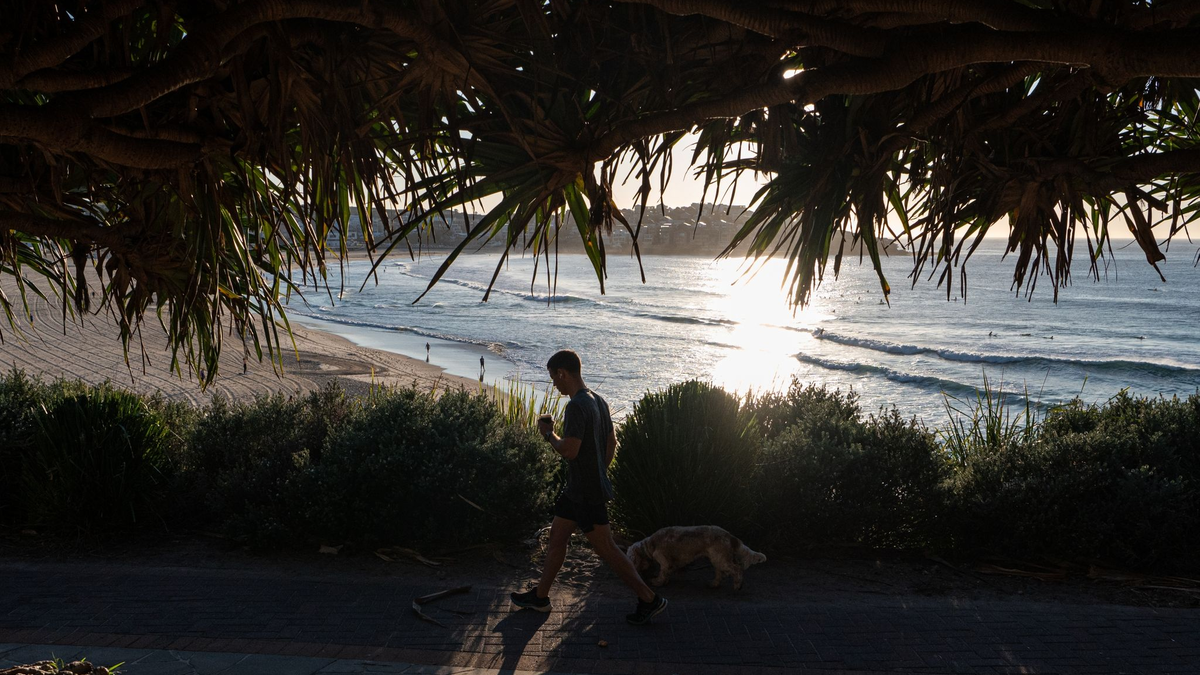 Rekordhitze in Australien gleich zu Beginn der warmen Jahreszeit: In weiten Teilen des Landes werden seit dem Wochenende Werte weit über der Norm verzeichnet. - Foto: Flavio Brancaleone/AAP/dpa