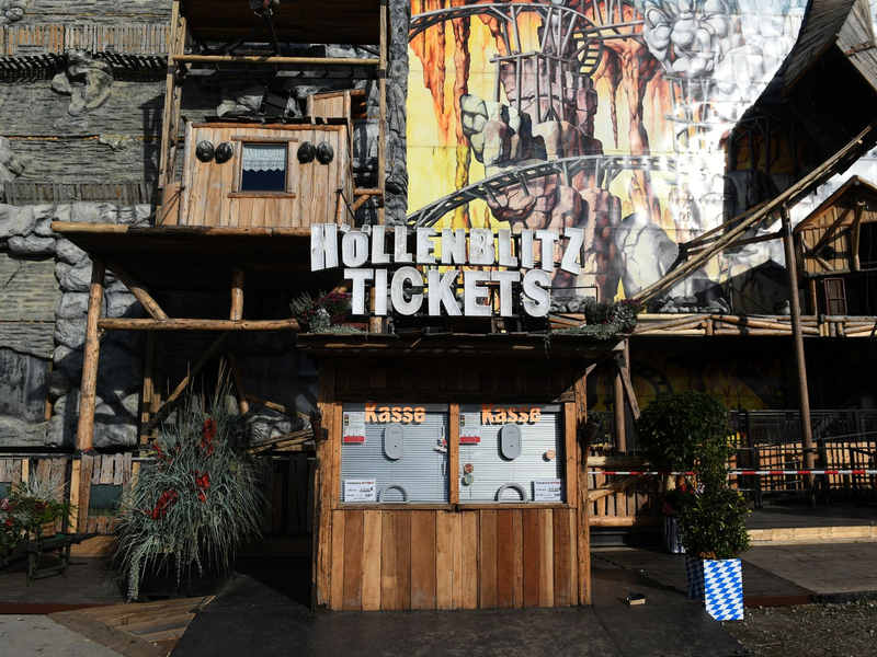 Die Reparaturen am «Höllenblitz» auf dem Oktoberfest sind weitgehend abgeschlossen. - Foto: Felix Hörhager/dpa