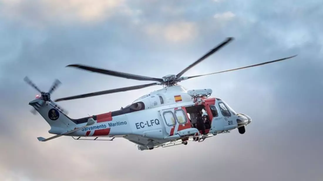 Die spanische Seenotrettung suchte mit Schiffen und Hubschraubern nach den deutschen Seglern. - Bild: Salvamento Maritimo/dpa