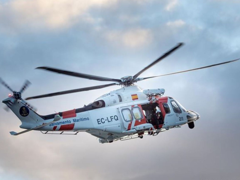 Die spanische Seenotrettung suchte mit Schiffen und Hubschraubern nach den deutschen Seglern. - Foto: Salvamento Maritimo/dpa